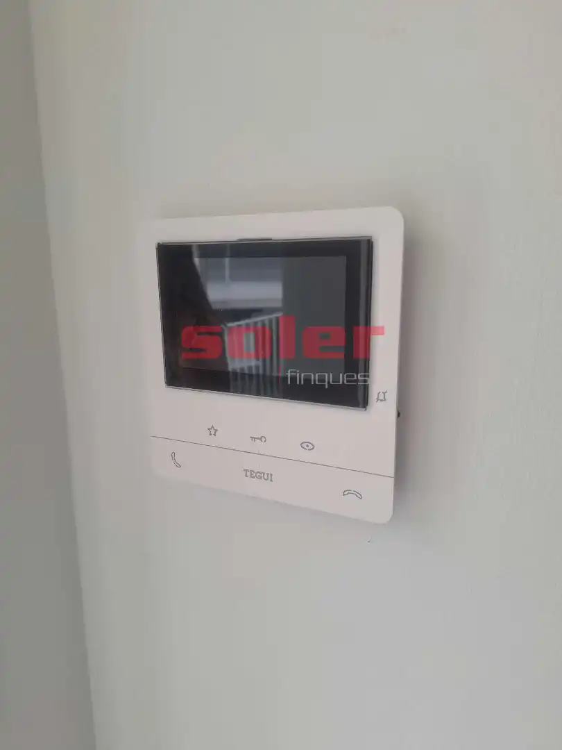 Wohnung zur Miete in Rubí mit Klimaanlage, Heizung und Terrasse