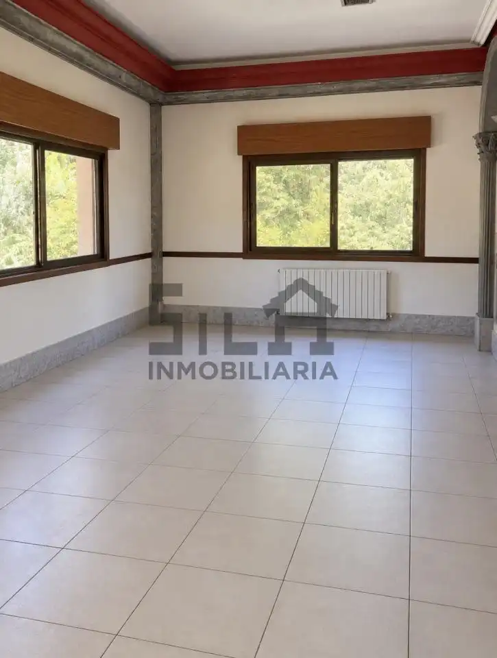 Locale commerciale in affitto a Coles, imagen 3