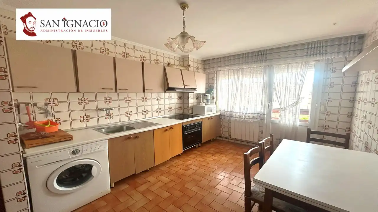 Kitchen of Flat for sale in Villarcayo de Merindad de Castilla la Vieja  with Heating, Furnished and Balcony