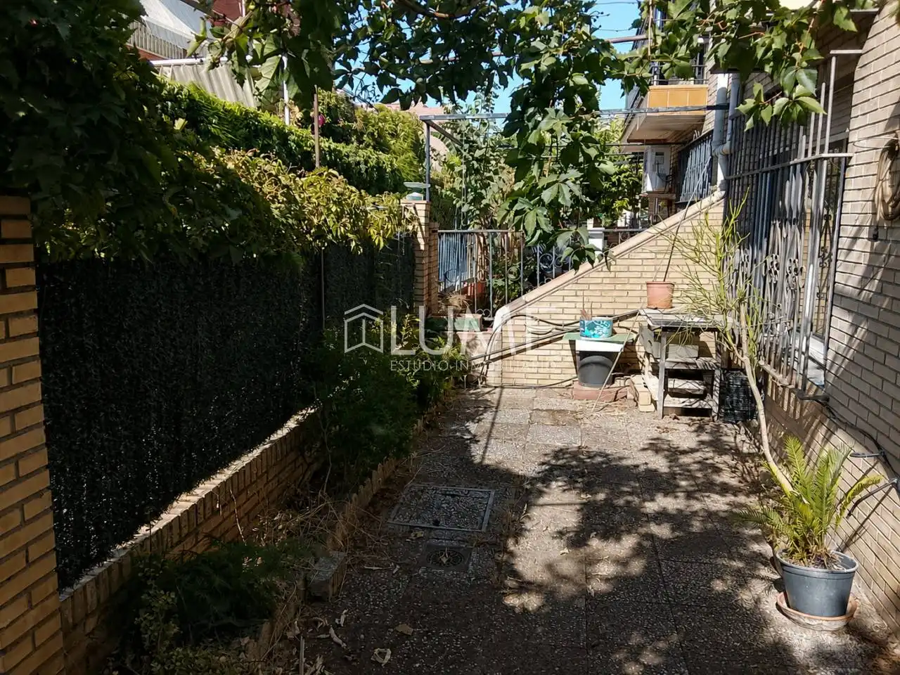 Garden of Houses for sale in Sevilla  with Air Conditioner and Community pool