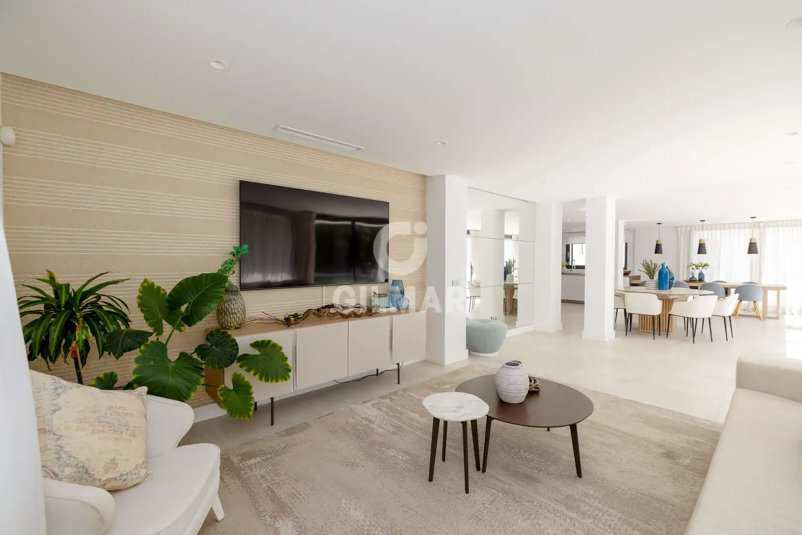 Sala d'estar de Casa o xalet en venda en Marbella amb Calefacció, Jardí privat i Piscina