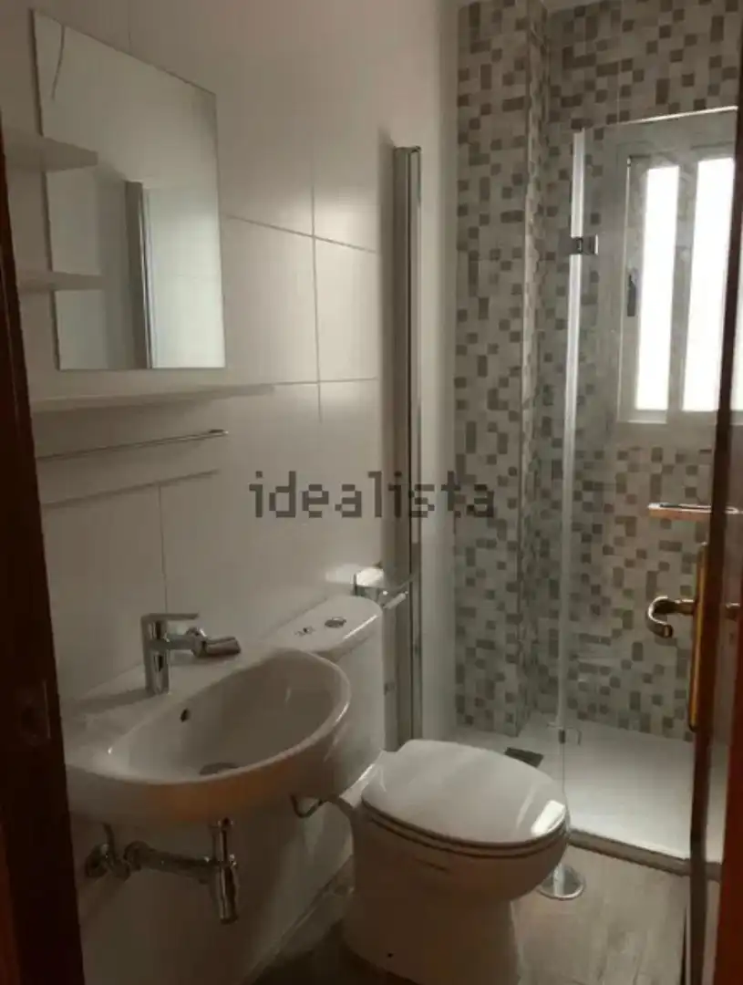 Baño de Piso para compartir en Jaén con Amueblado