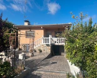 Vista exterior de Casa o xalet en venda en Palomeque amb Calefacció, Terrassa i Traster