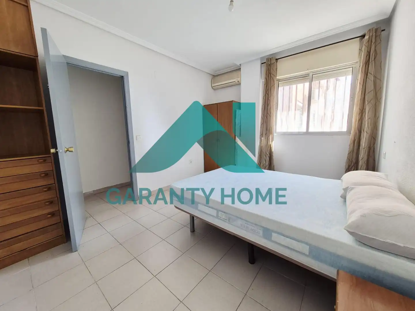 Dormitori de Apartament en venda en Cáceres amb Aire condicionat i Moblat