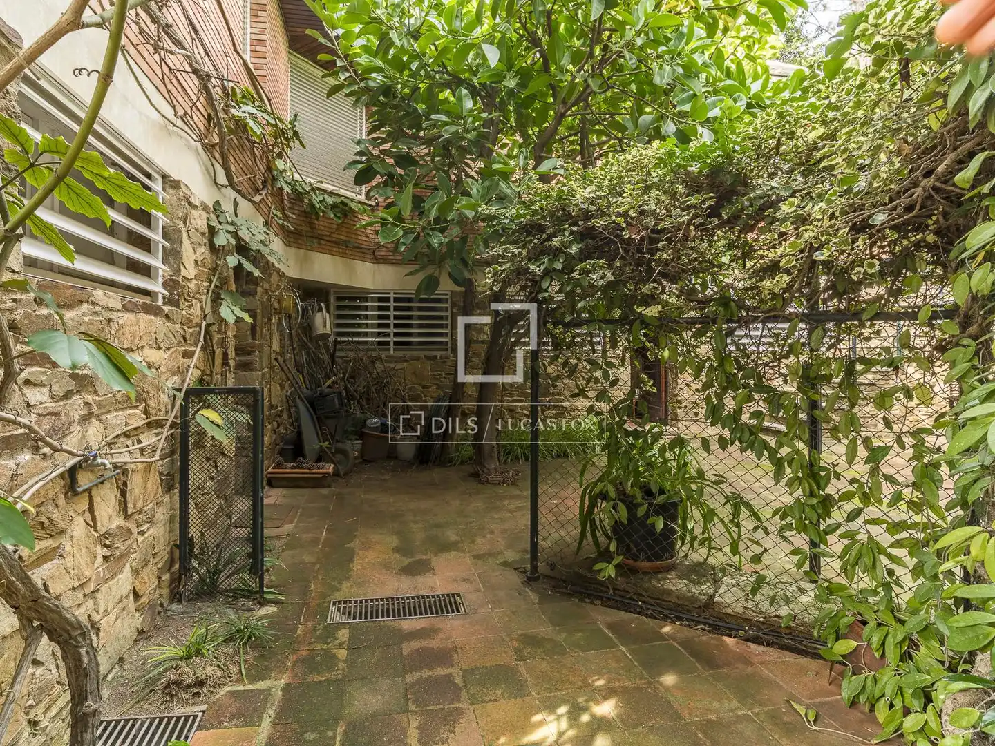 Jardín de Casa o chalet en venta en Barcelona con Calefacción, Jardín privado y Trastero