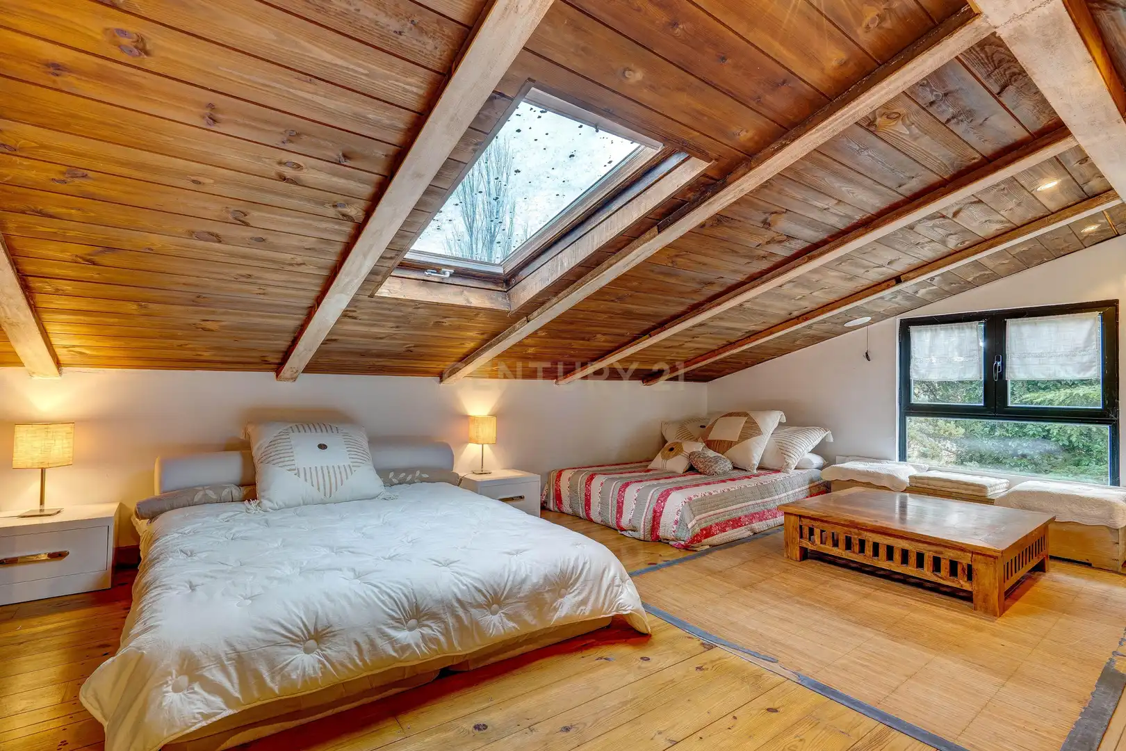 Schlafzimmer von Einfamilien-Reihenhaus zum Verkauf in Anguciana mit Privatgarten, Abstellraum und Schwimmbad