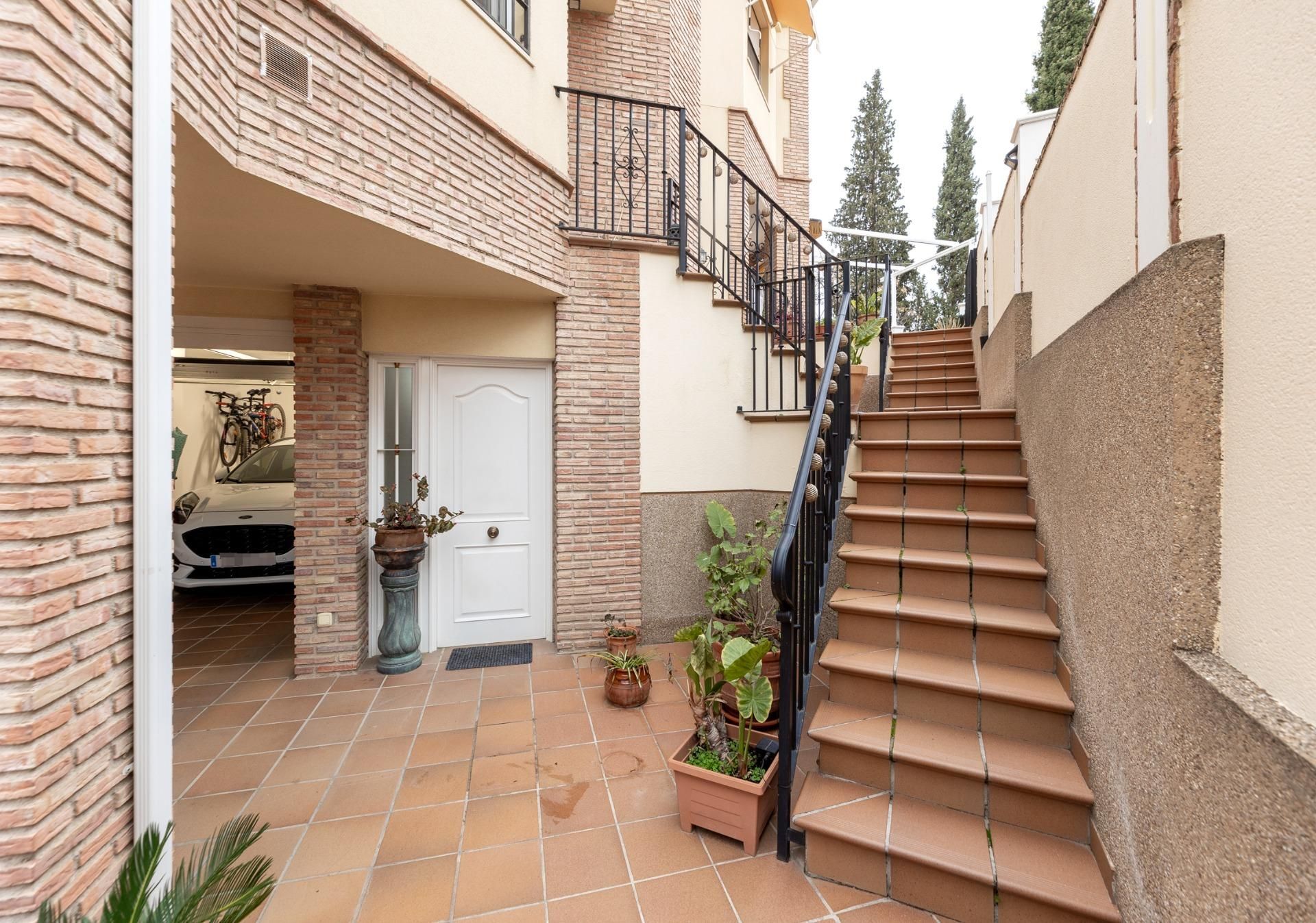 Casa o xalet en venda en La Zubia amb Piscina comunitària