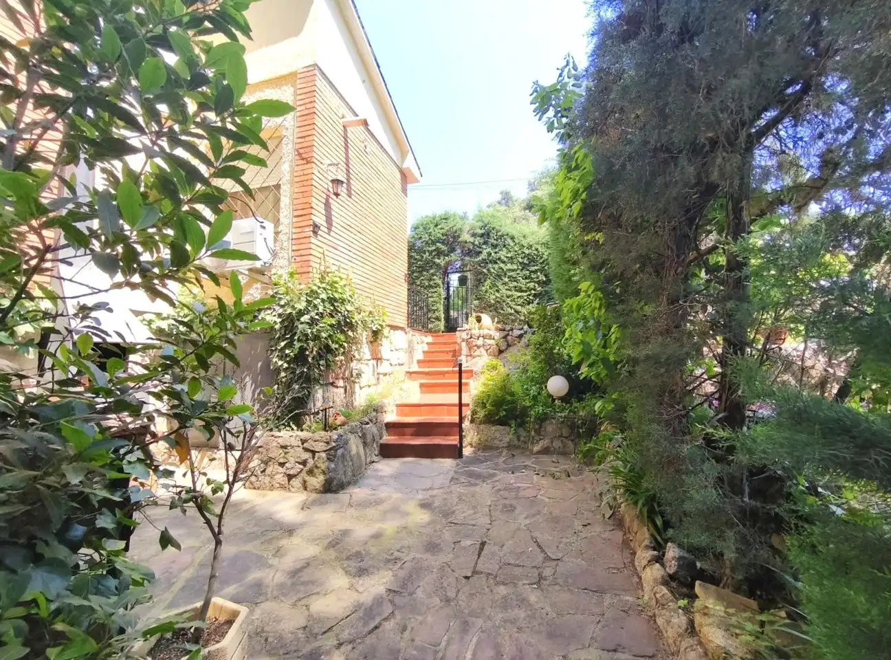 Jardí de Casa o xalet en venda en Villa del Prado amb Aire condicionat, Calefacció i Jardí privat