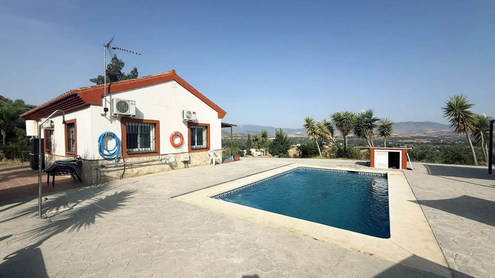 Casa rústica con piscina en venta en Coín