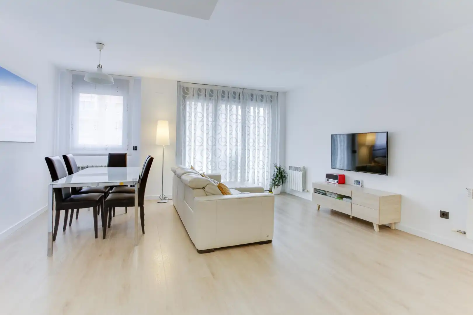 Sala d'estar de Dúplex en venda en Esplugues de Llobregat amb Aire condicionat, Calefacció i Parquet