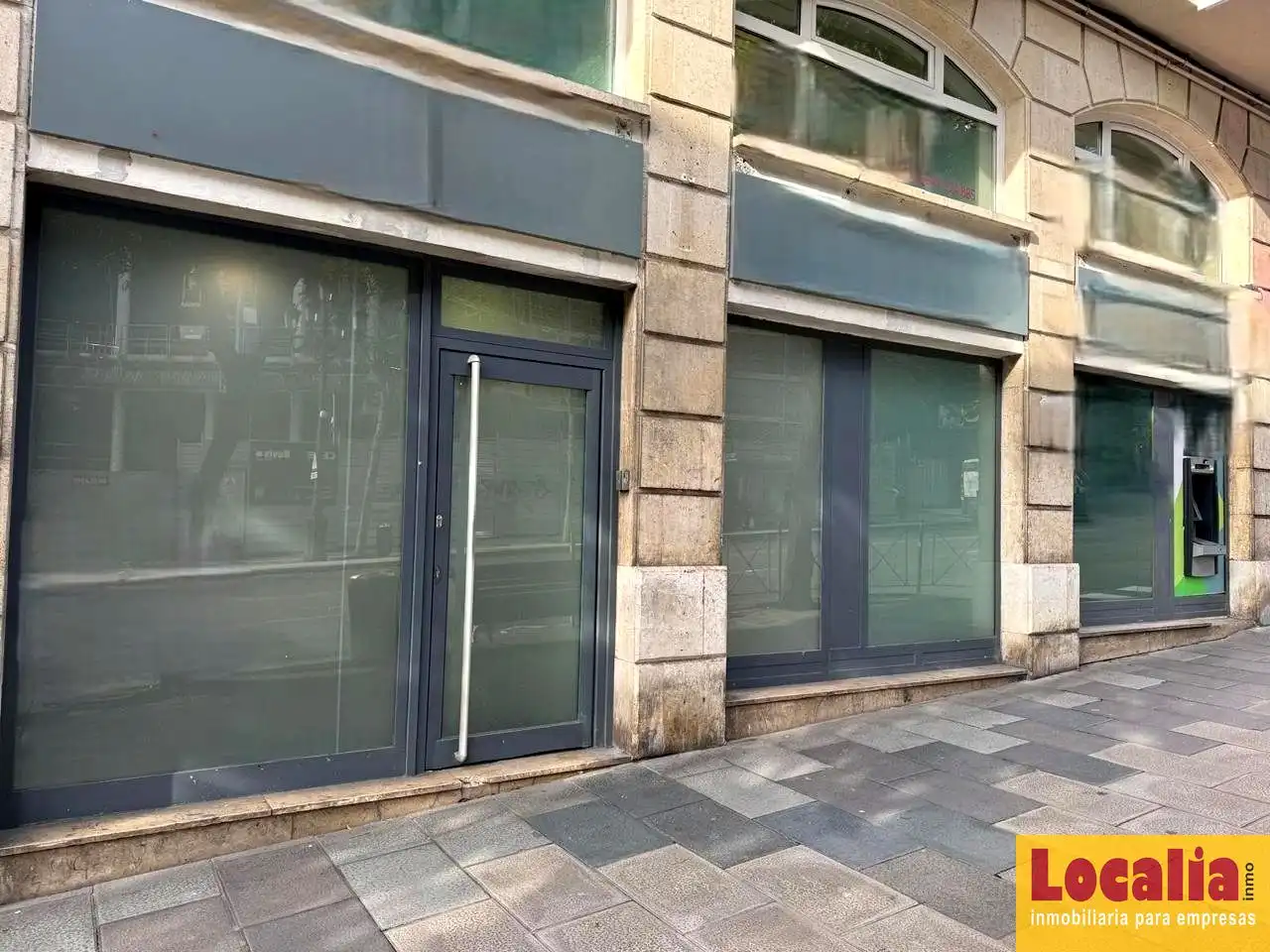 Locale commerciale in vendita a Casimiro Sainz
