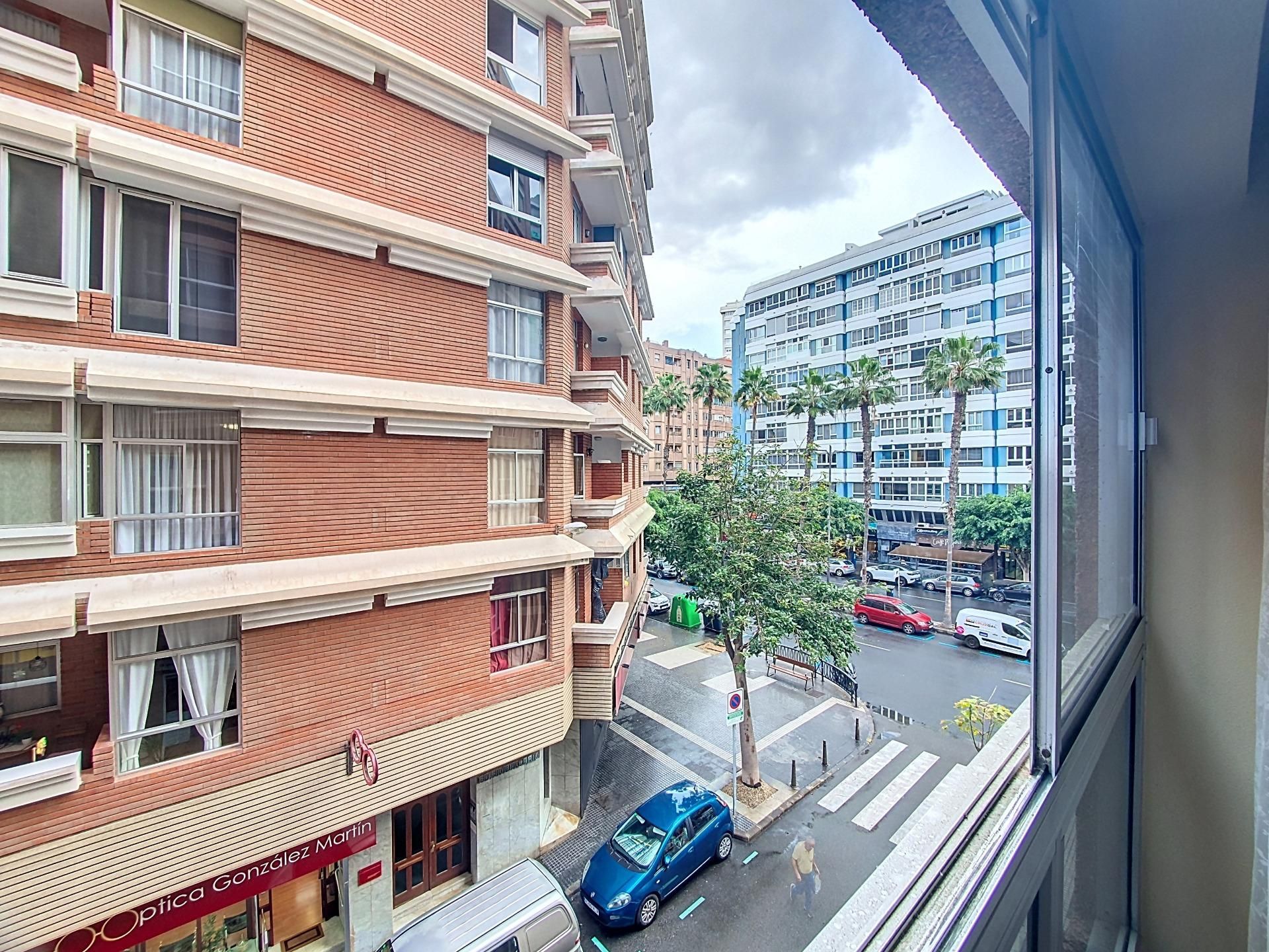 Vista exterior de Pis en venda en Las Palmas de Gran Canaria amb Traster