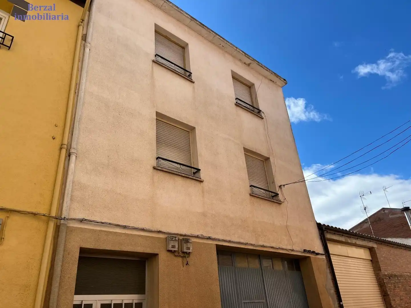 Vista exterior de Casa o xalet en venda en Ventosa amb Calefacció, Terrassa i Traster