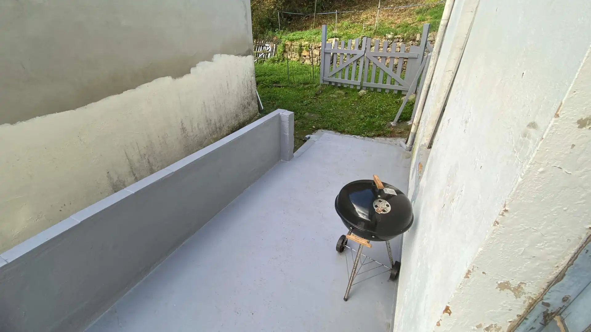 Terrasse von Einfamilien-Reihenhaus zum Verkauf in San Martín del Rey Aurelio mit Privatgarten, Terrasse und Möbliert