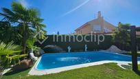 Swimming pool of House or chalet for sale in Villamayor  with Air Conditioner, Heating and Private garden