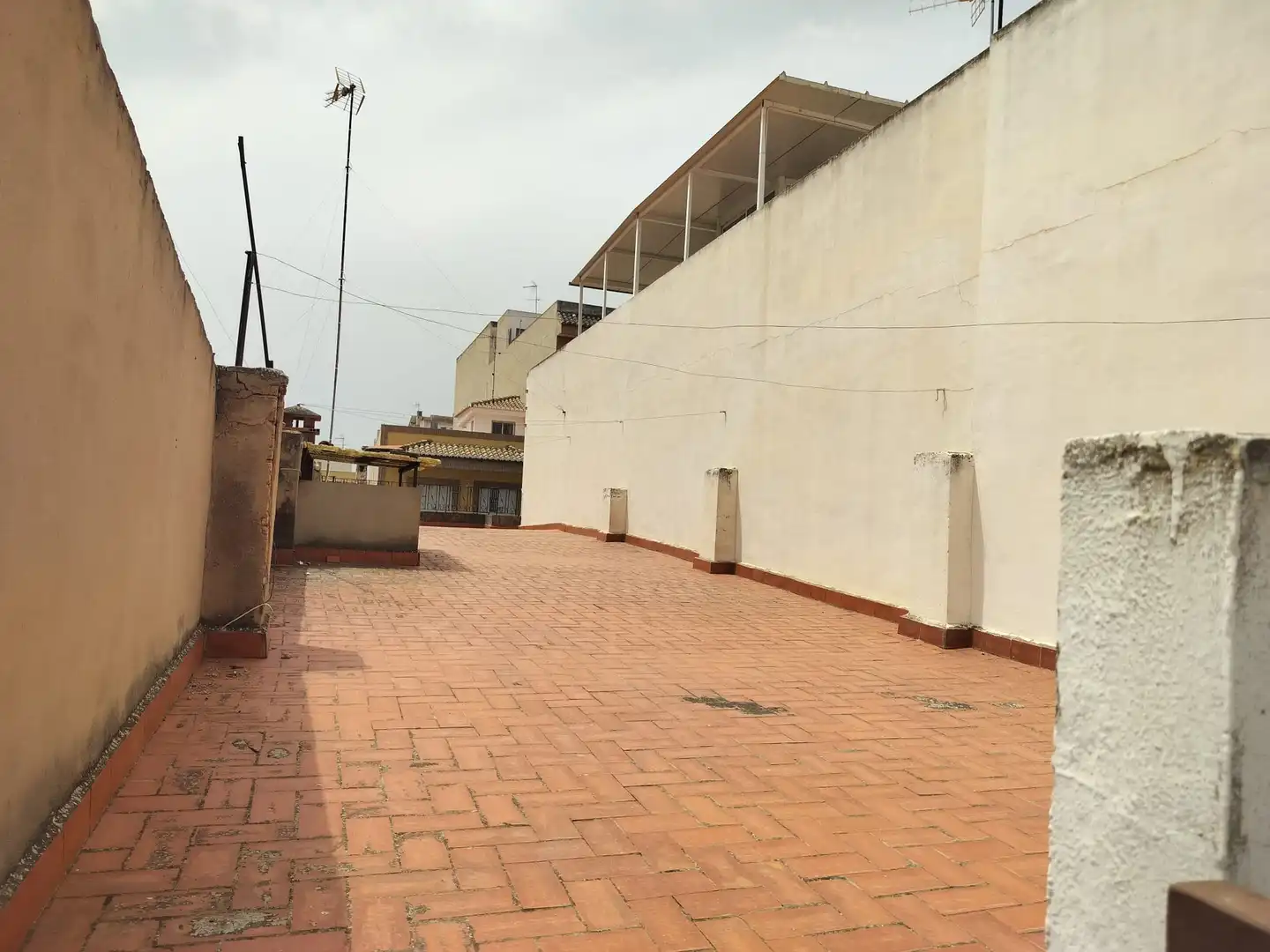 Terrassa de Casa o xalet en venda en La Pobla de Vallbona amb Terrassa i Traster