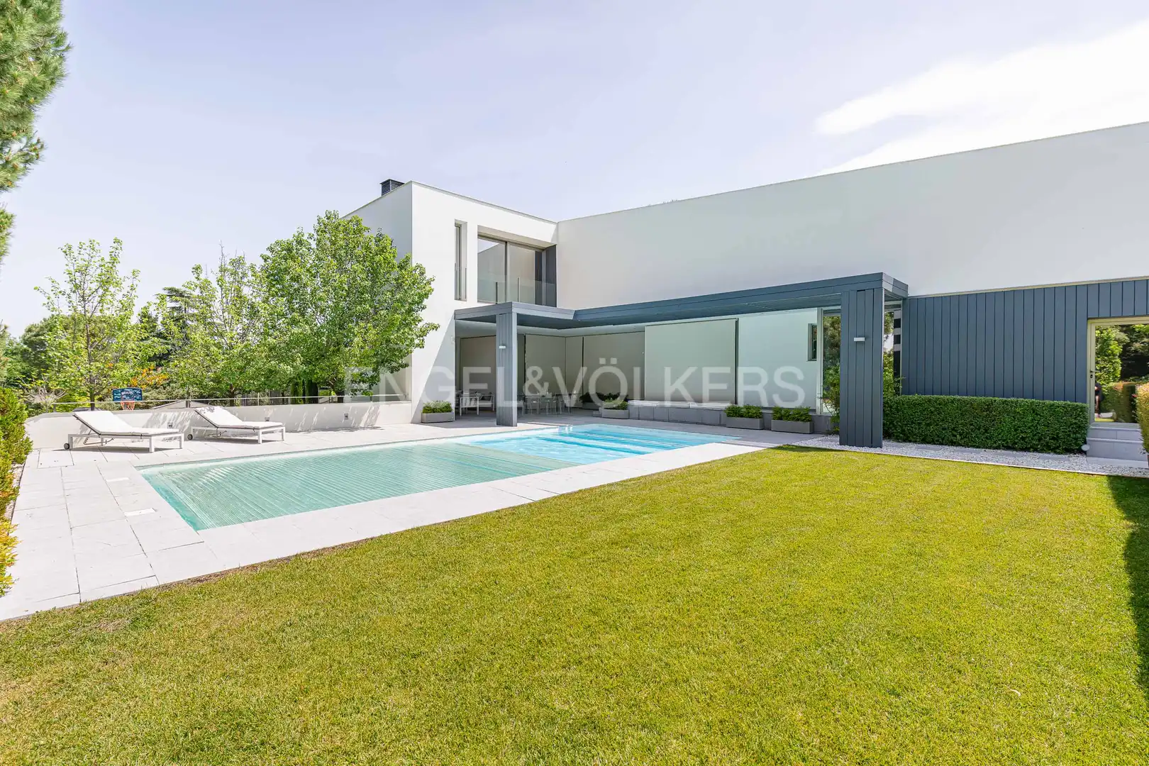 Vista exterior de Casa o chalet en venta en Boadilla del Monte con Aire acondicionado, Calefacción y Jardín privado