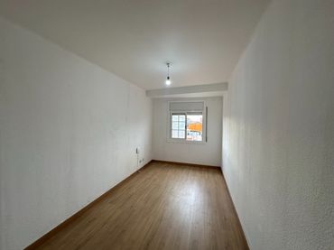 Pis amb balcó en venda a Centre - Sant Josep - Sanfeliu