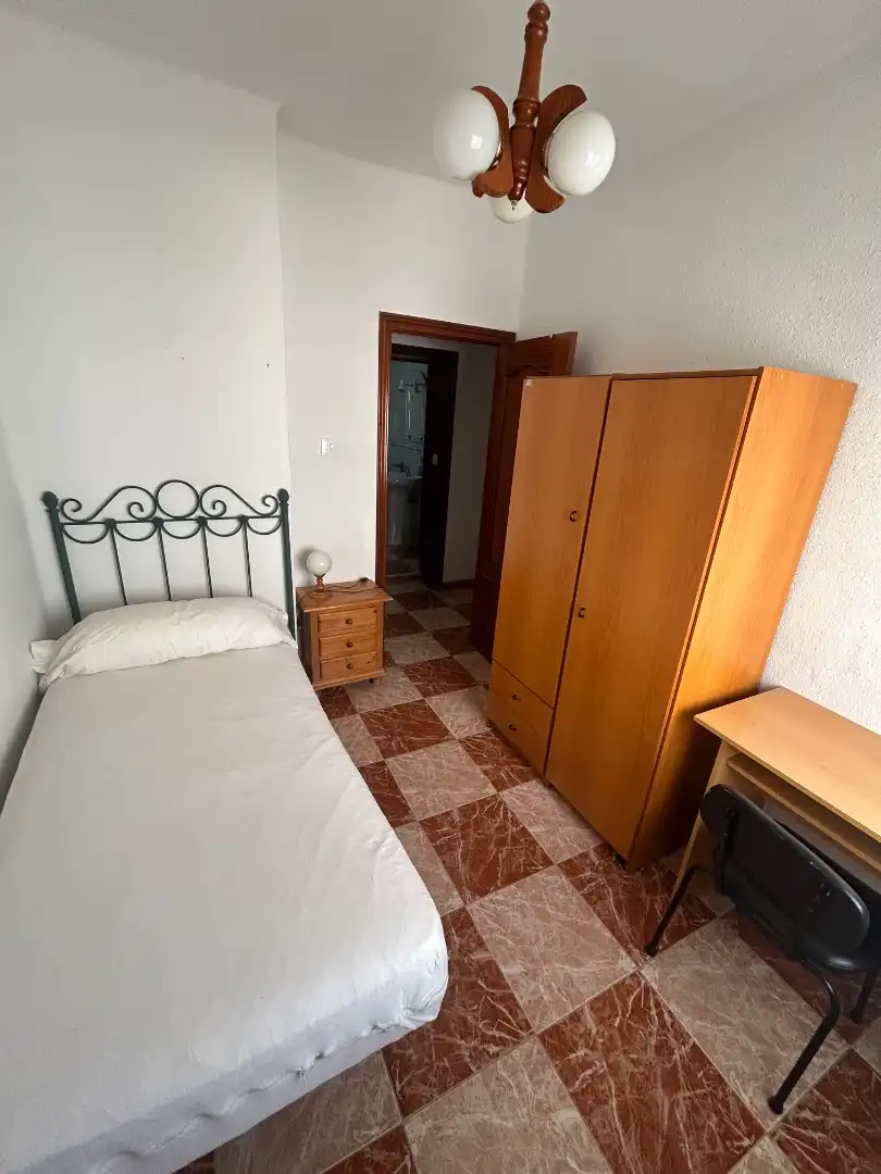 Habitación de Piso de alquiler en Badajoz con Calefacción y Amueblado