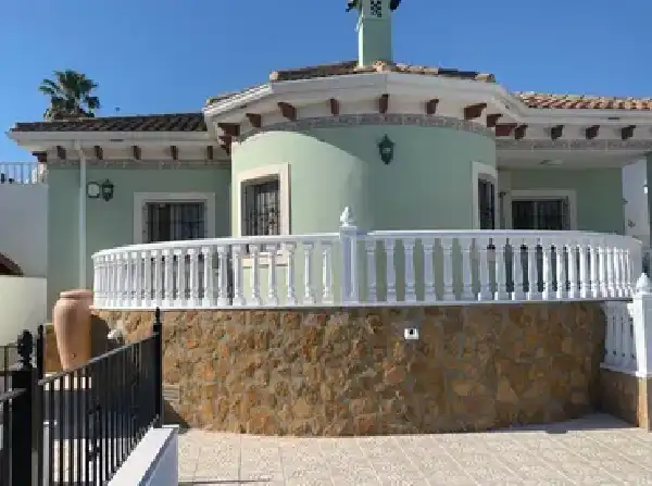Chalet con piscina en venta en Bigastro, imagen 2