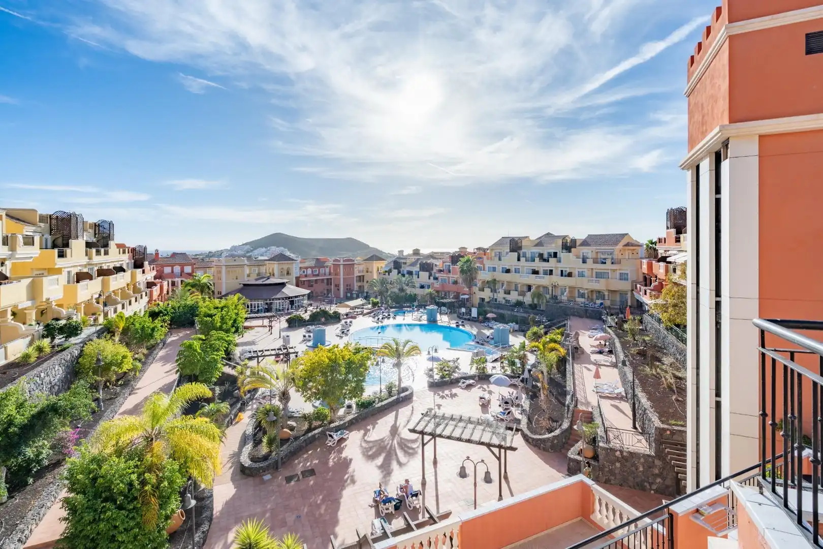 Vista exterior de Apartament de lloguer en Arona amb Jardí privat, Terrassa i Moblat
