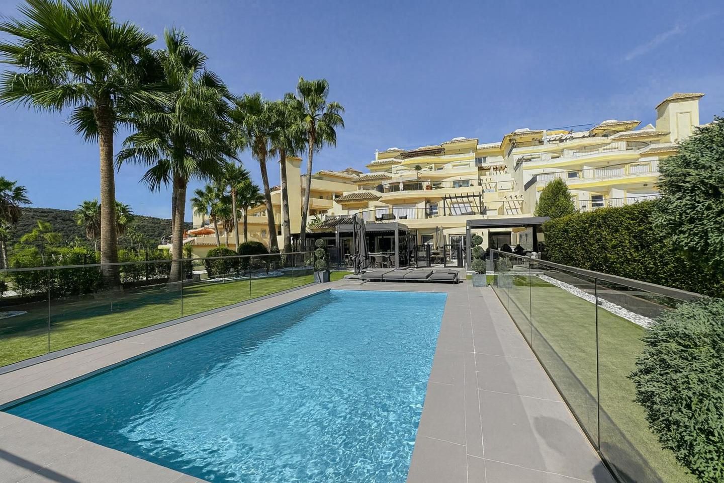 Swimming pool of Apartment for sale in Sotogrande  with Air Conditioner, Heating and Private garden