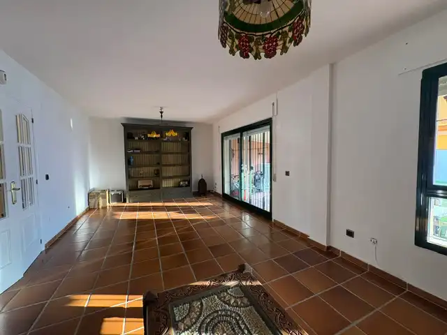 Sala de estar de Casa adosada en venta en Algeciras con Aire acondicionado, Jardín privado y Terraza