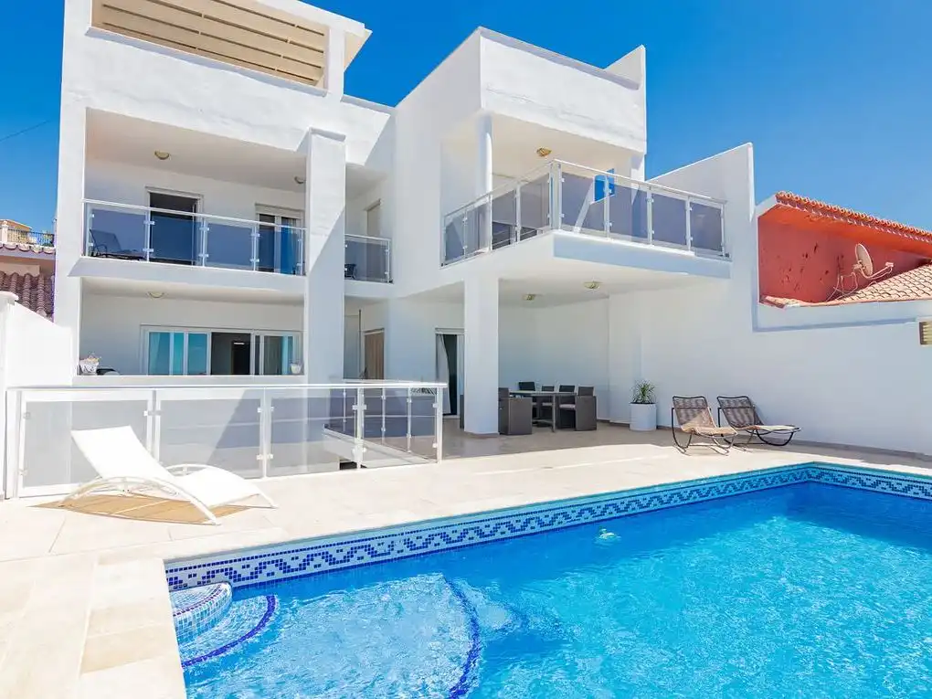 Villa mit Pool zur Miete in C. Tizona 4