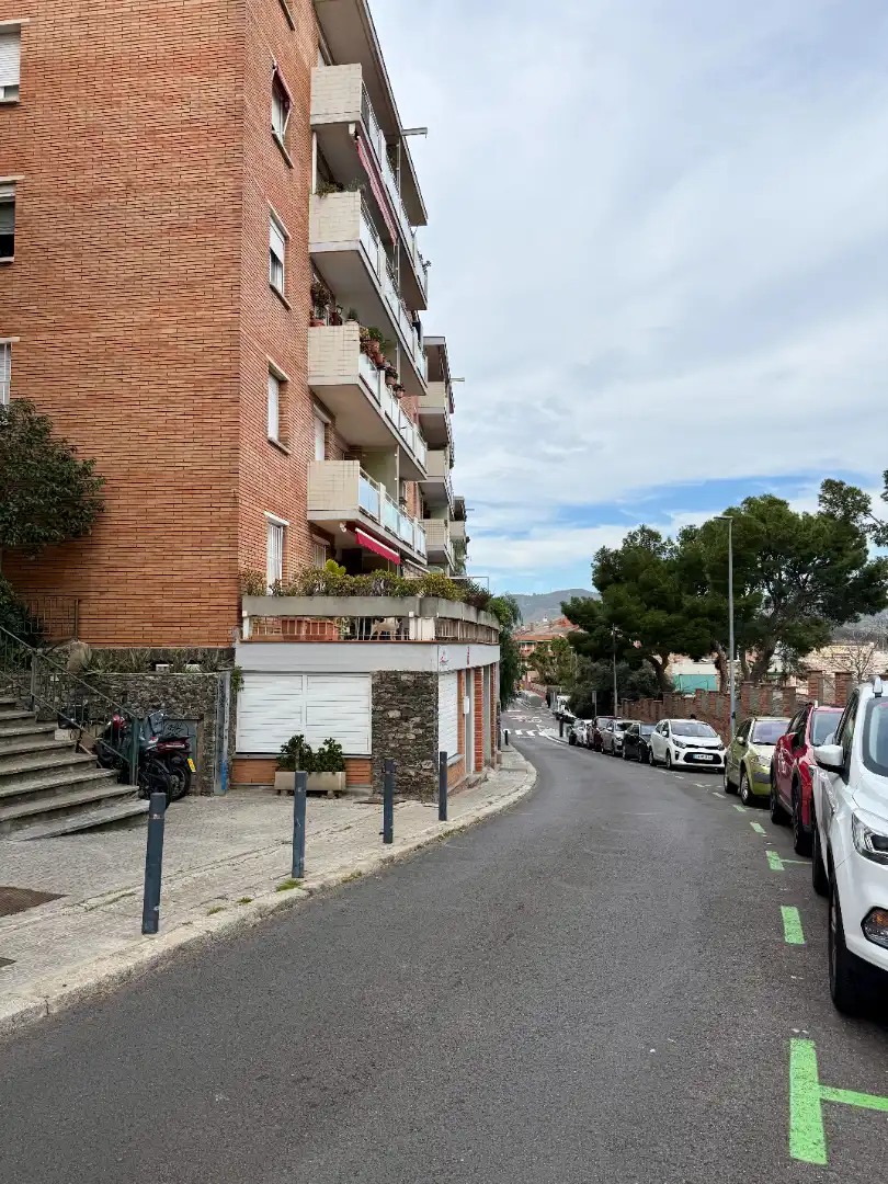 Vista exterior de Local en venda en Barcelona amb Aire condicionat, Calefacció i Moblat