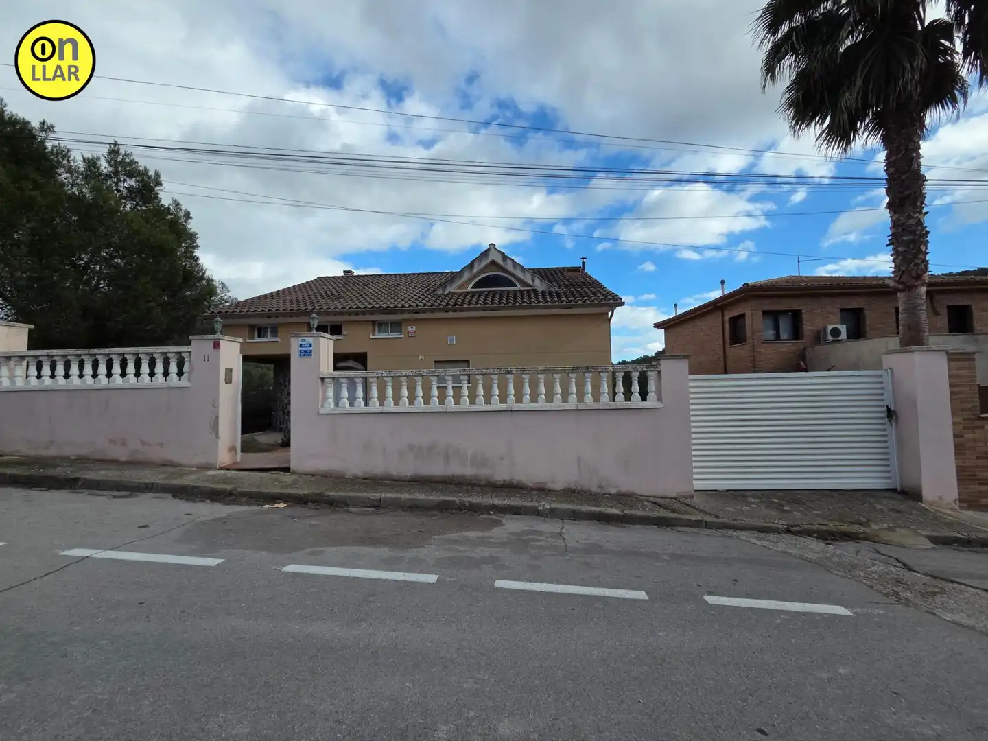 Vista exterior de Casa o xalet en venda en Canyelles amb Piscina comunitària