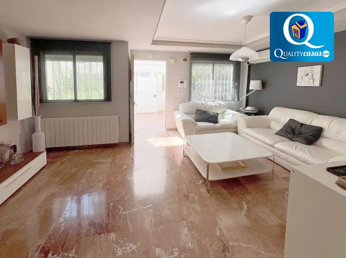 Sala d'estar de Casa o xalet en venda en Alicante / Alacant amb Aire condicionat, Calefacció i Terrassa