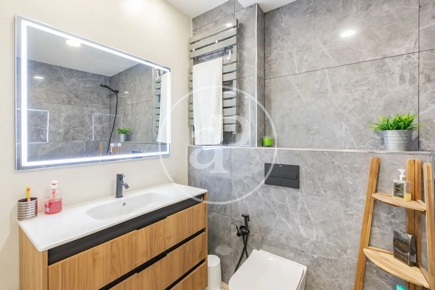 Bany de Loft en venda en San Sebastián de los Reyes amb Aire condicionat, Calefacció i Jardí privat