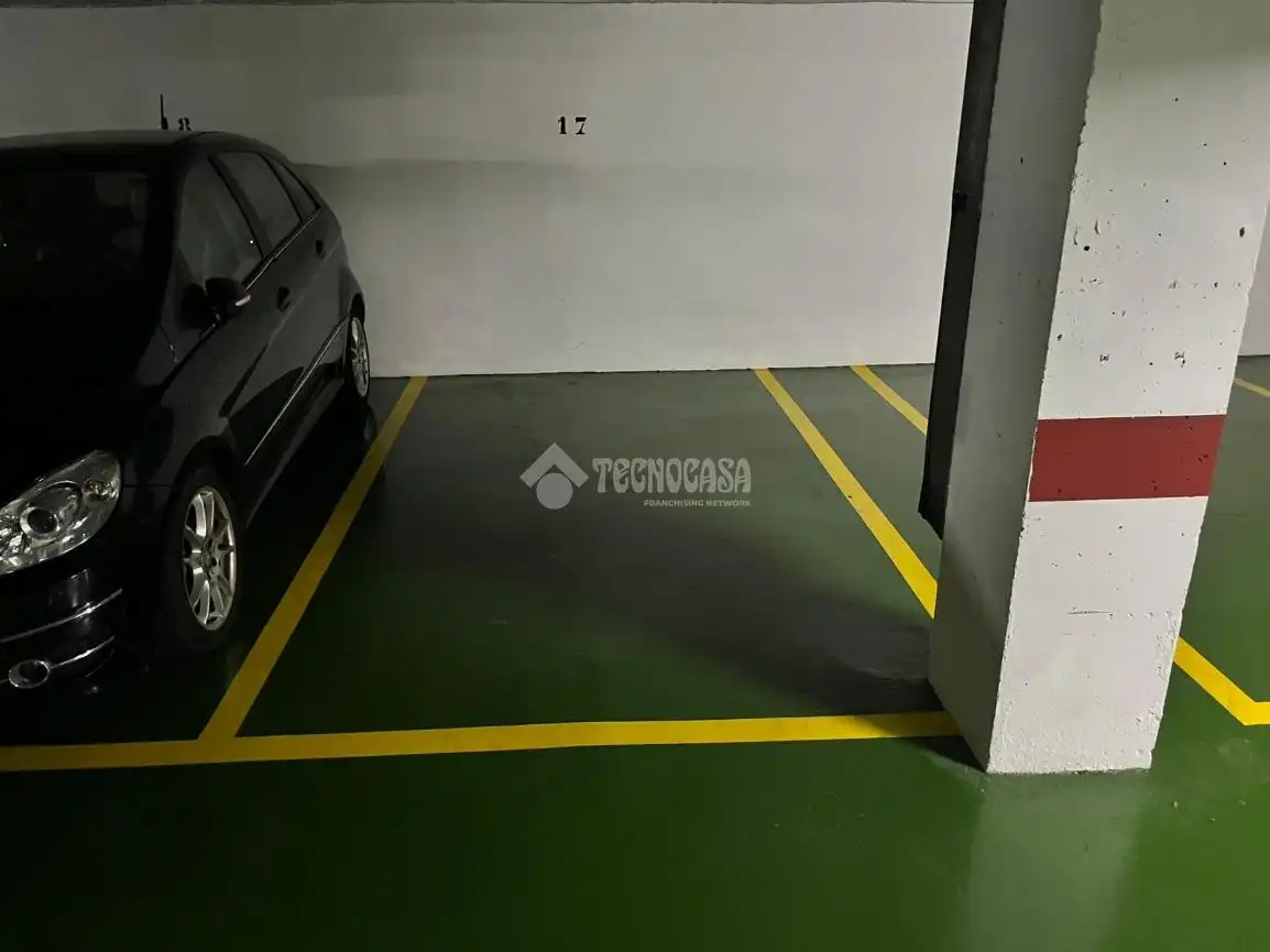 Parking de Piso en venta en Zaragoza con Calefacción y Balcón
