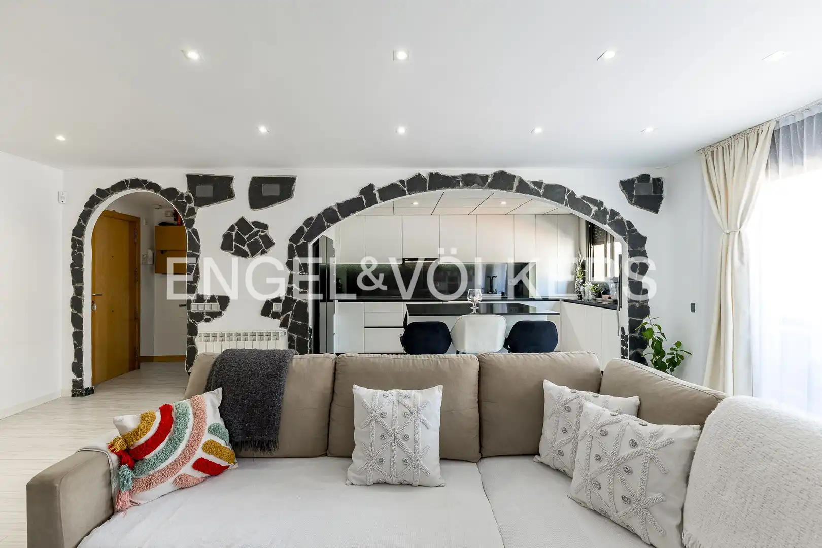 Sala de estar de Piso en venta en Vilanova i la Geltrú con Aire acondicionado, Calefacción y Trastero