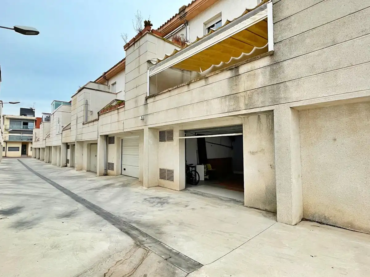 Aparcament de Casa o xalet en venda en Santa Bàrbara amb Terrassa