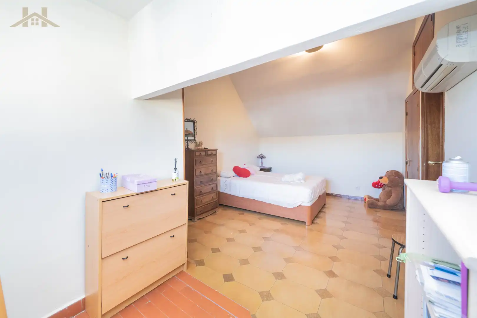Dormitori de Casa adosada en venda en Pozuelo de Alarcón amb Jardí privat, Terrassa i Traster