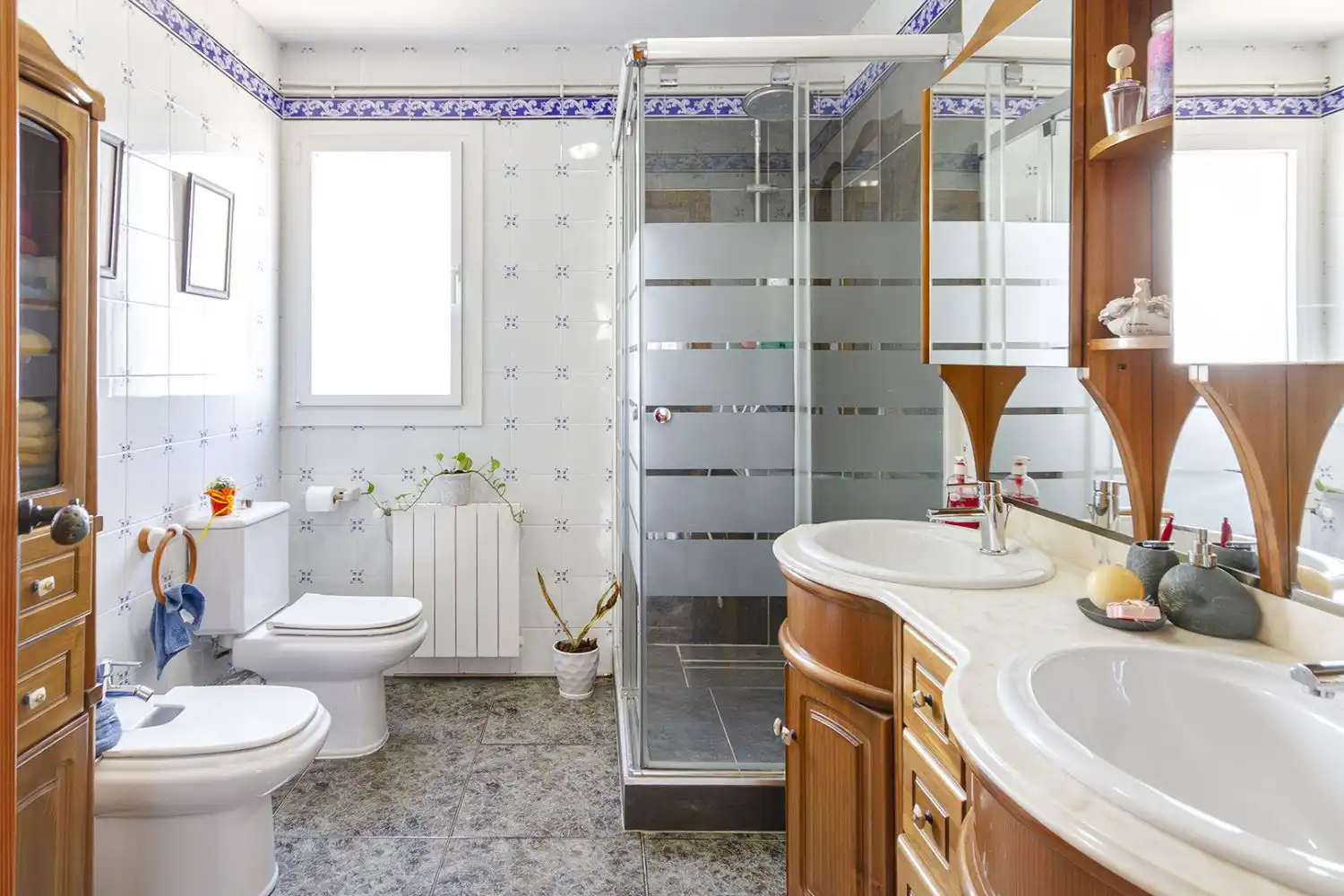 Bathroom of Houses for sale in Sant Martí Sarroca  with Air Conditioner, Heating and Terrace