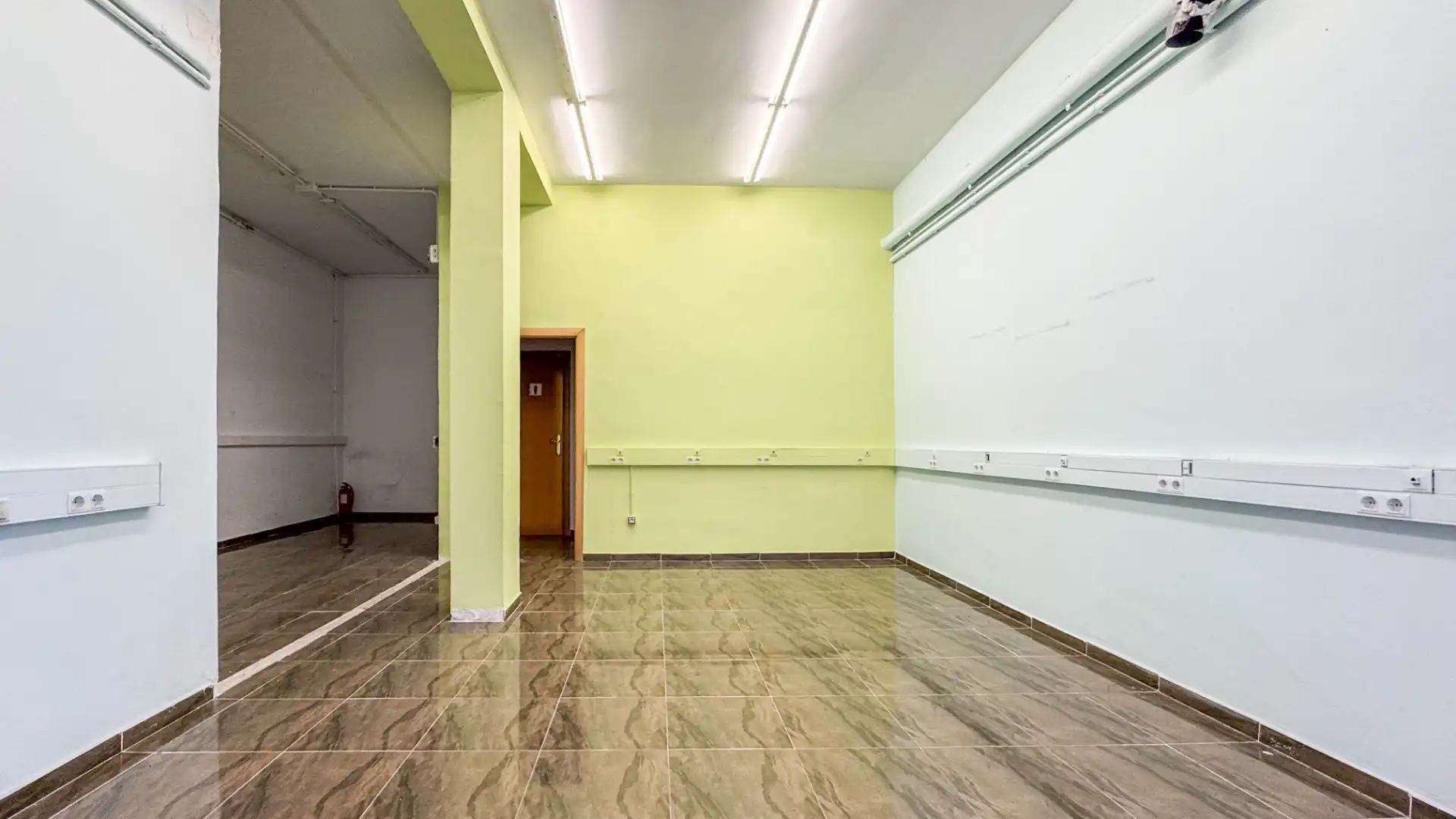 Local de alquiler en Carrer Macià Mallol i Bosch, Nou Eixample Nord