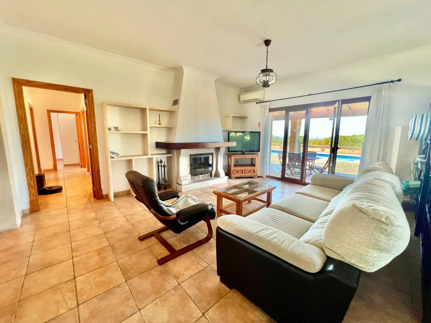 Sala de estar de Finca rústica de alquiler en Campos con Aire acondicionado, Calefacción y Jardín privado