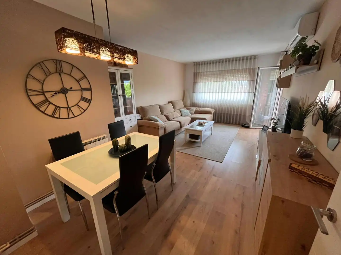 Living room of Flat for sale in Sant Joan Despí  with Heating, Terrace and Oven
