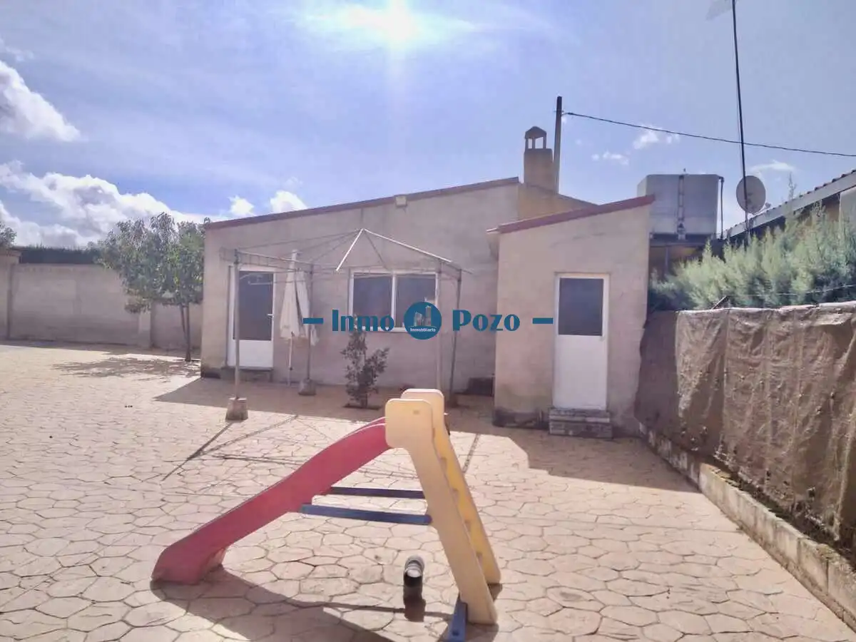 Houses for sale in Almendralejo  with Air Conditioner, Terrace and Storage room