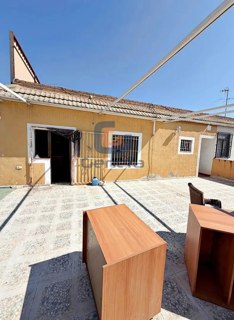 Vista exterior de Piso en venta en Elche / Elx