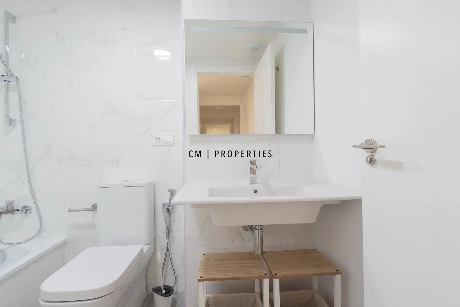 Bathroom of Flat for rent in Valencia  with Air Conditioner, Heating and Furnished