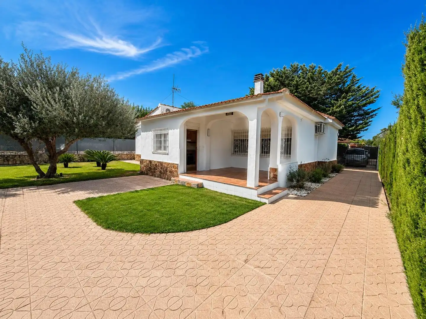 Vista exterior de Casa o chalet en venta en Carlet con Aire acondicionado, Calefacción y Jardín privado