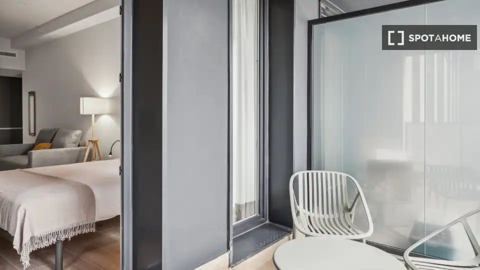 Bedroom of Flat for rent in Madrid  with Air Conditioner, Heating and Furnished