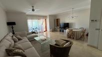 Sala d'estar de Apartament en venda en Estepona amb Aire condicionat, Terrassa i Traster