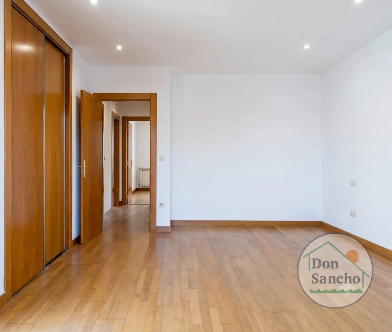 Casa adosada en venta en Mucientes con Calefacción, Terraza y Balcón