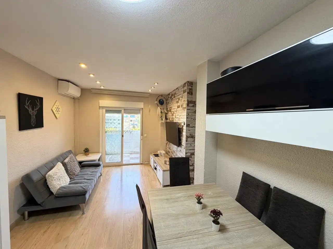 Living room of Flat for sale in Torrejón de Ardoz  with Air Conditioner, Heating and Terrace