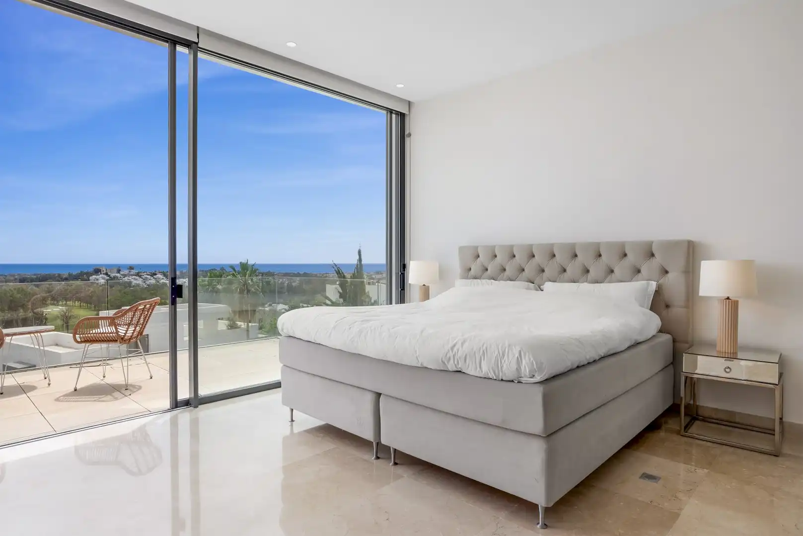 Dormitori de Casa o xalet en venda en Benahavís amb Aire condicionat, Jardí privat i Terrassa