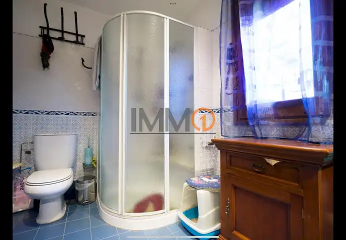 Baño de Casa adosada en venta en Alàs I Cerc con Calefacción, Jardín privado y Terraza